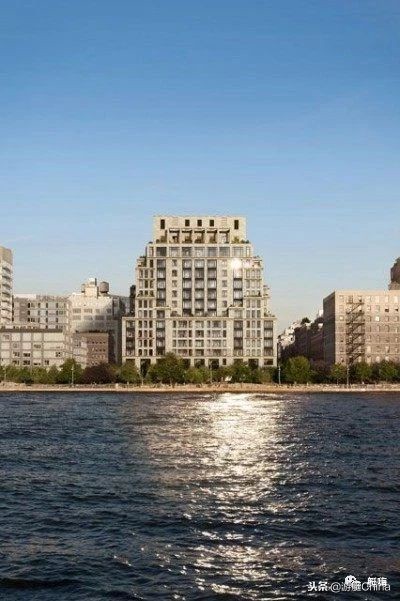 吉娘娘与刘雯一起走秀,刘雯吉娘娘同台