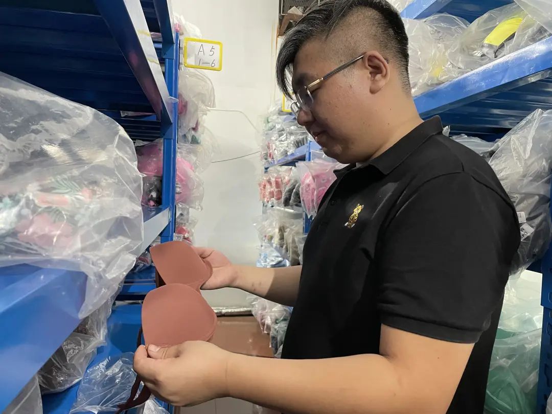 东北魔幻泳装小城,工人月入过万,承包全球40%的泳衣