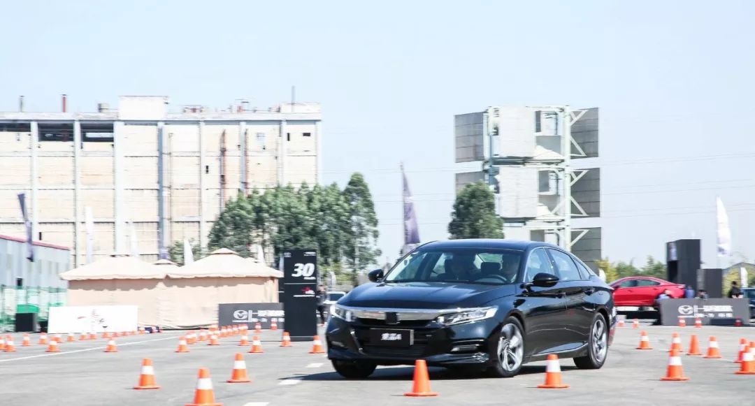 雅阁君威凯美瑞阿特兹怎么选,雅阁天籁凯美瑞迈腾君威对比