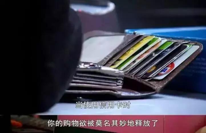 穿128元裙子的姑娘,穿3799块钱裙子的小女孩