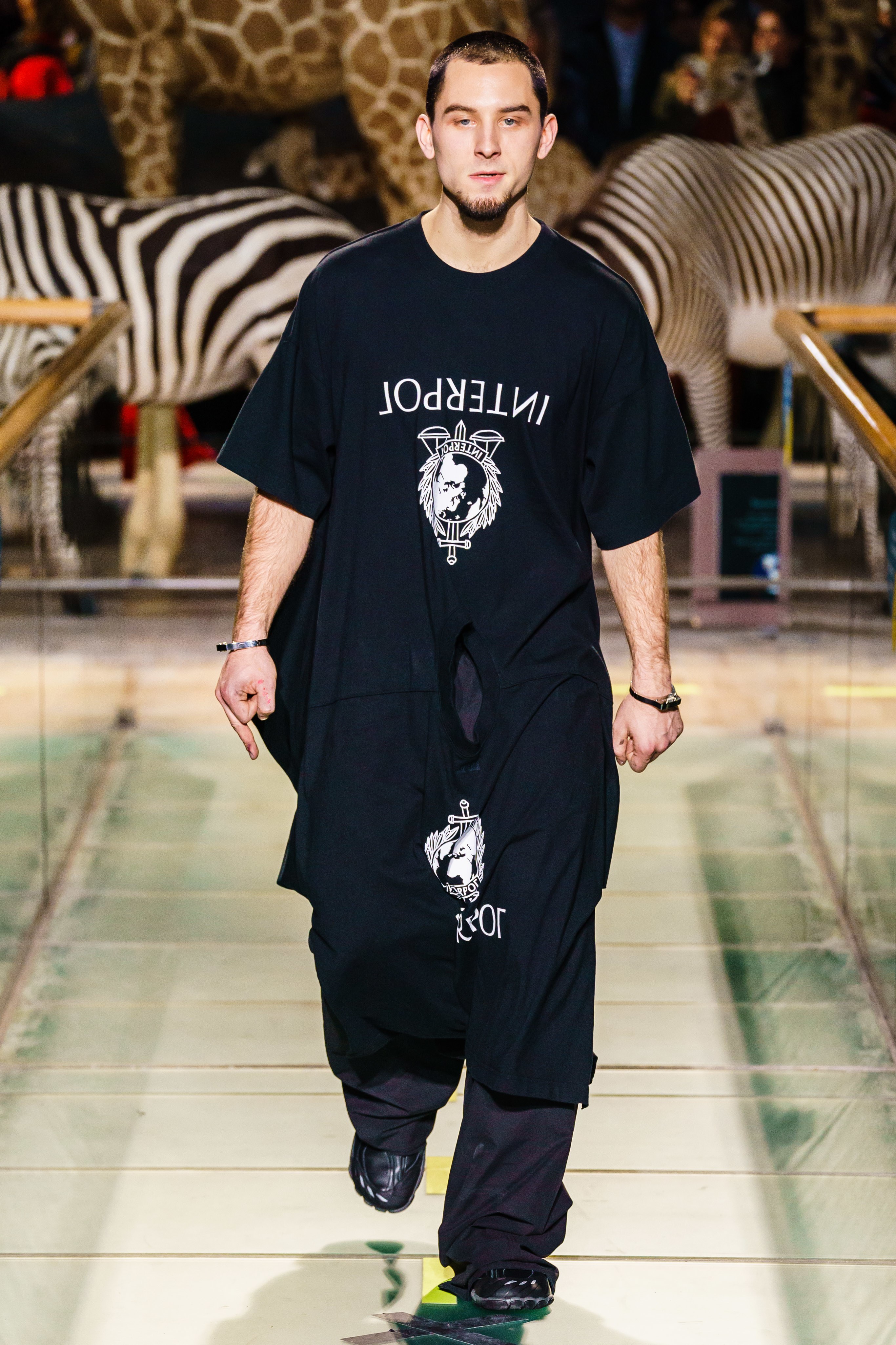 vetements2023秋冬新款,vetements2022秋冬高级成衣发布