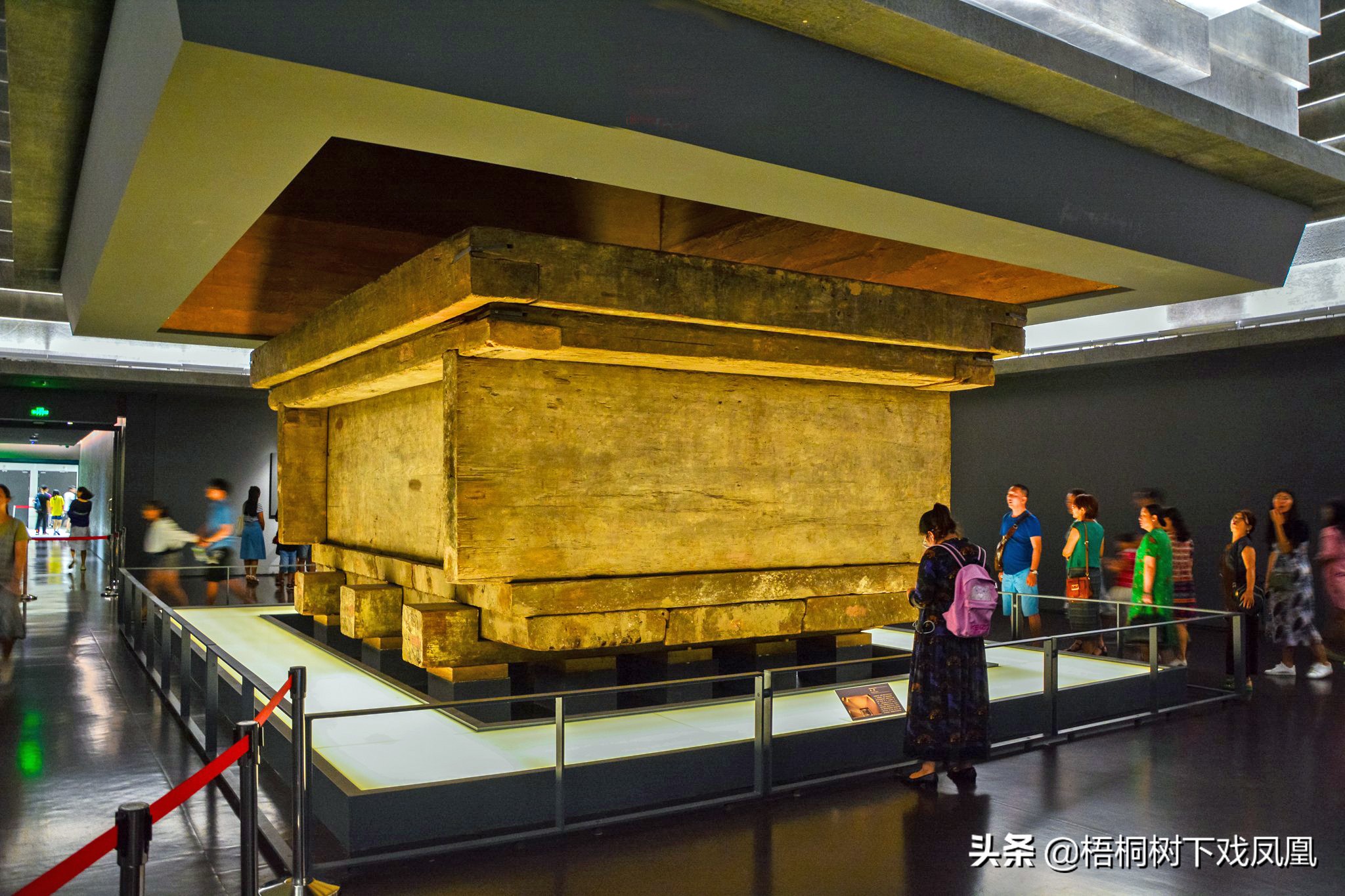 楠木棺木的真实故事,考古专家挖出200年前的古棺