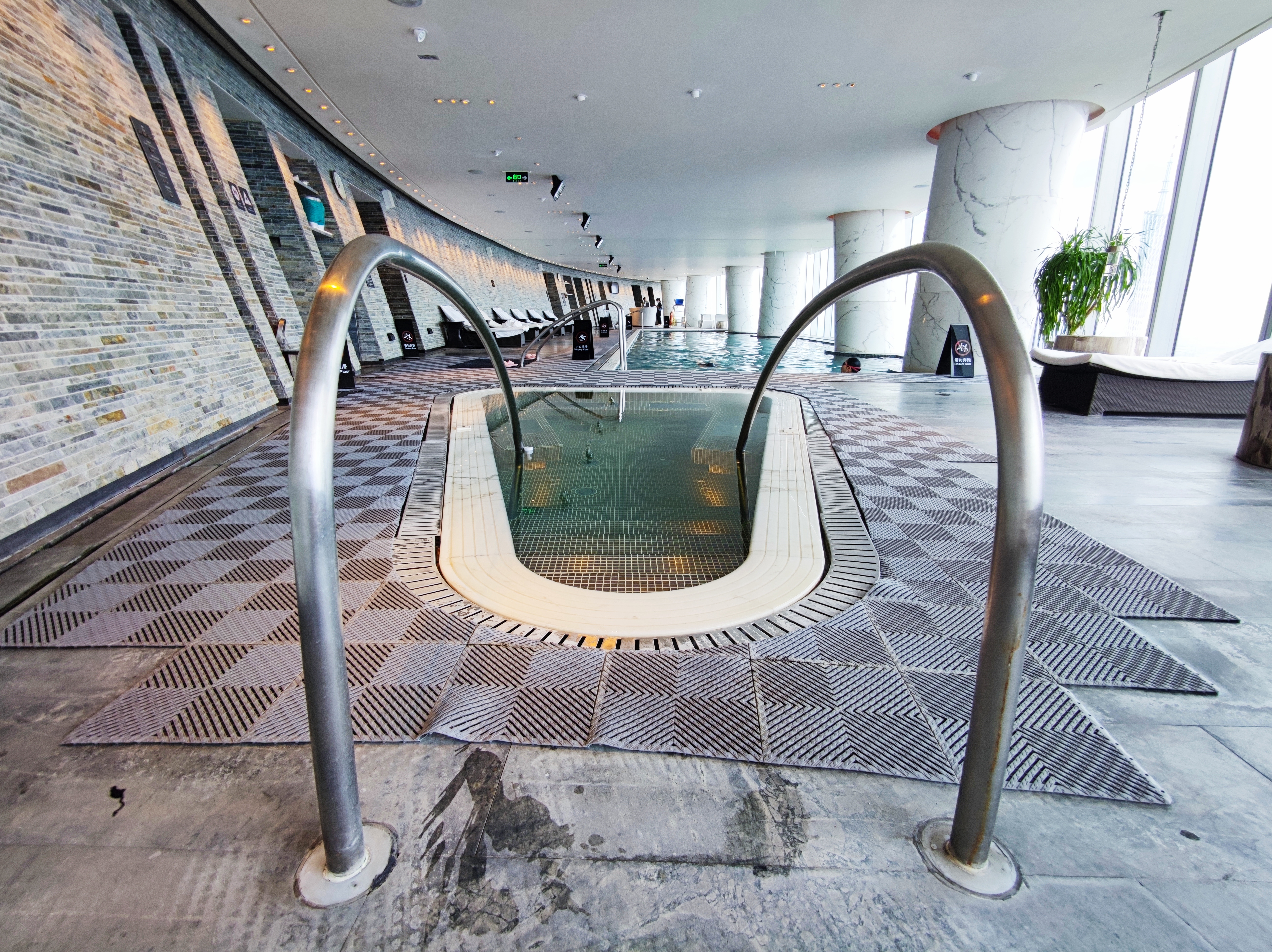 人均300酒店,人均300左右的带泳池酒店