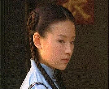 董洁皮毛一体外套,董洁蓝色光滑亮丽的外套