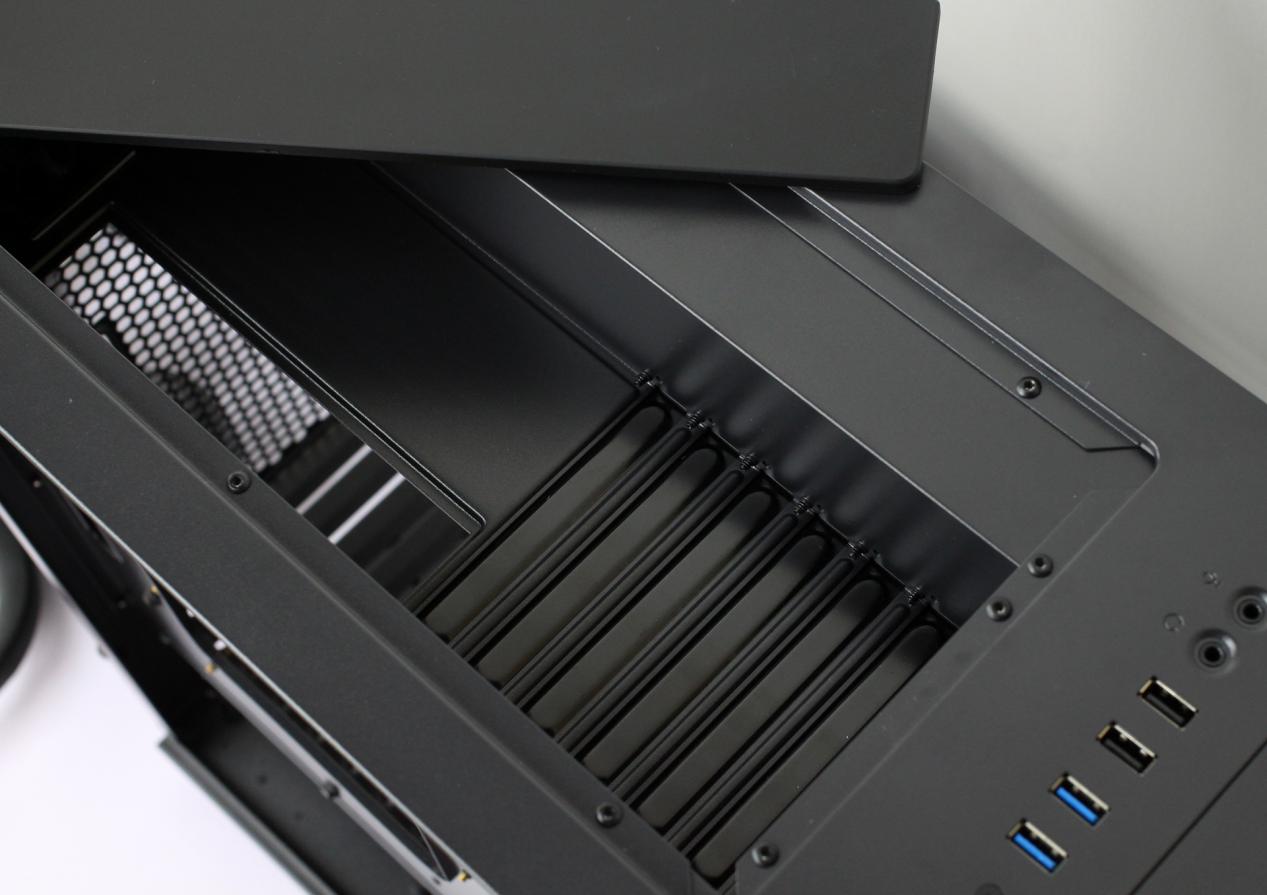 显卡竖装散热最好的机箱,主板和显卡竖装的机箱