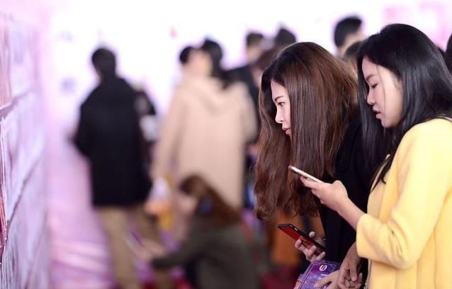 相亲女第一次约会就带去买衣服,第一次相亲女的就让买数万元东西