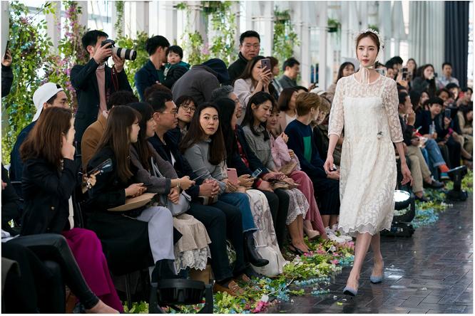 DAPHNE达芙妮属于什么档次,一款时尚与品质的追逐者