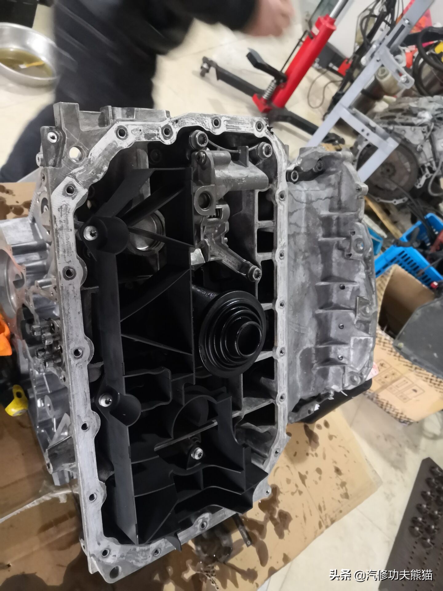 只因修烧机油却被人修到残废！4S拒修！一台奥迪Q7的重生路