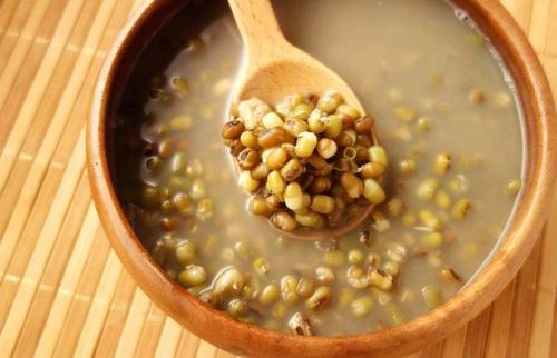 夏季长痘用什么护肤品,夏天预防长痘的最好办法