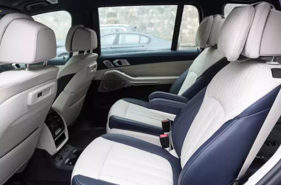 开着宝马x7在上海路上的视频,开着宝马x7进西藏