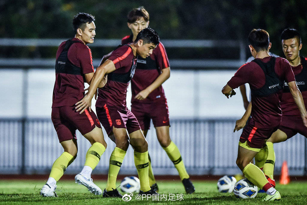 国奥惨败澳大利亚,国奥0-1惜败韩国球员