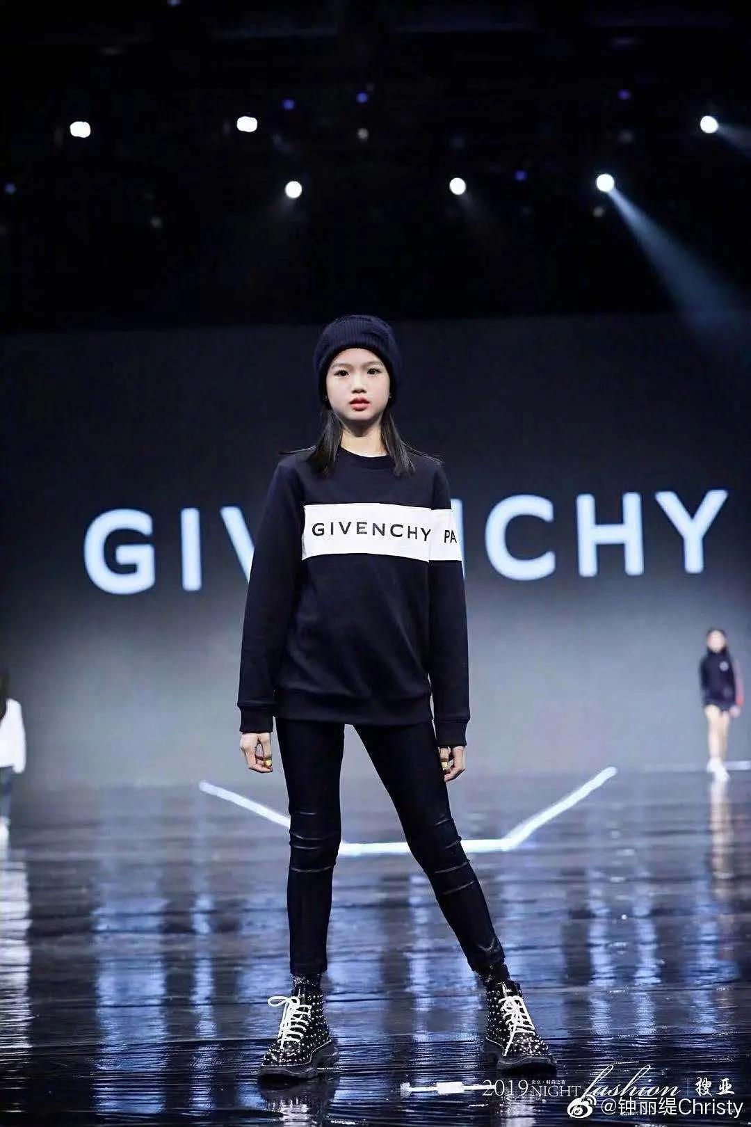 顶顶长大颜值,董洁和儿子顶顶差多少岁