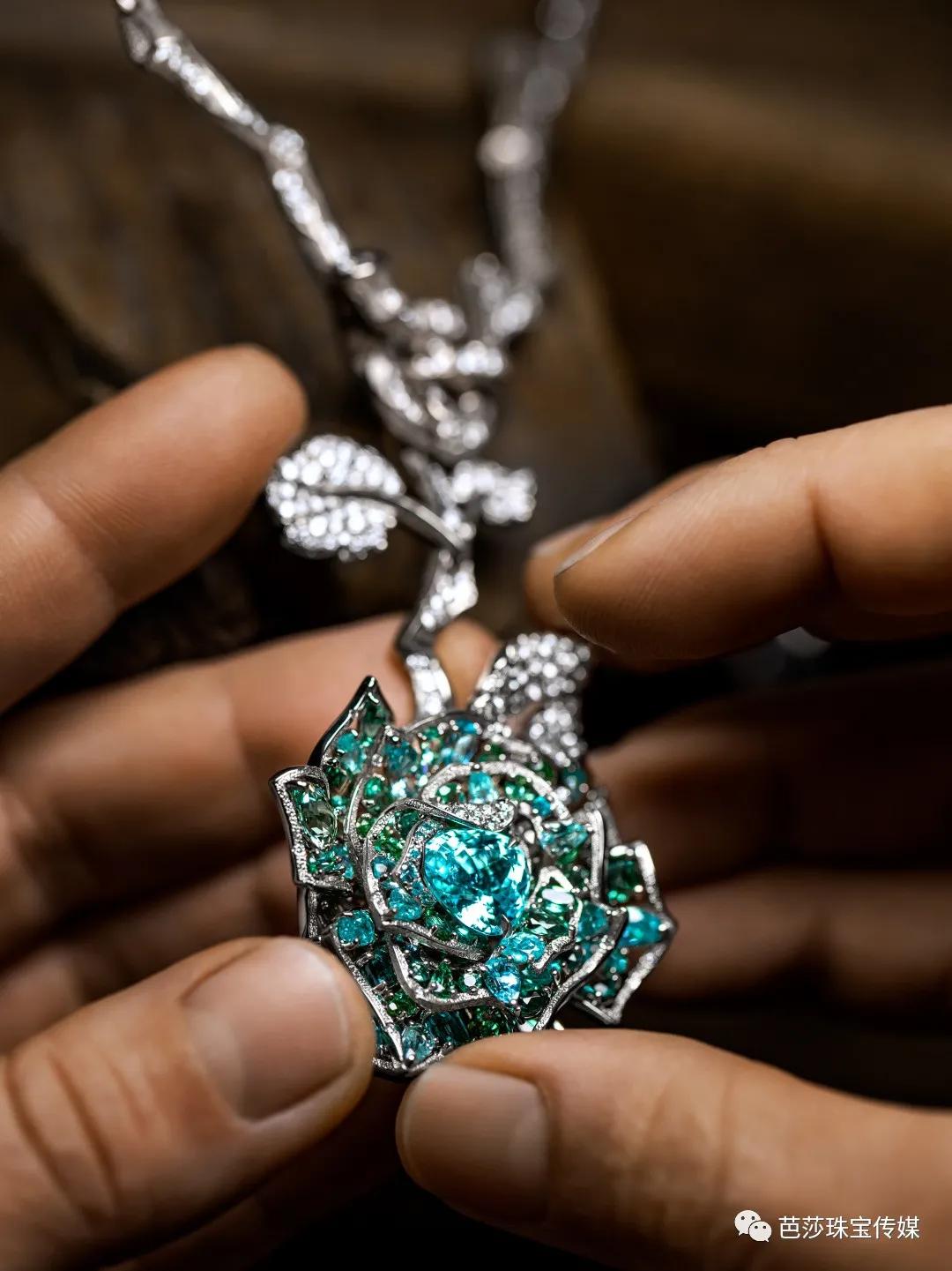 大牌高珠扎堆“上新”,外行看热闹、内行看什么?