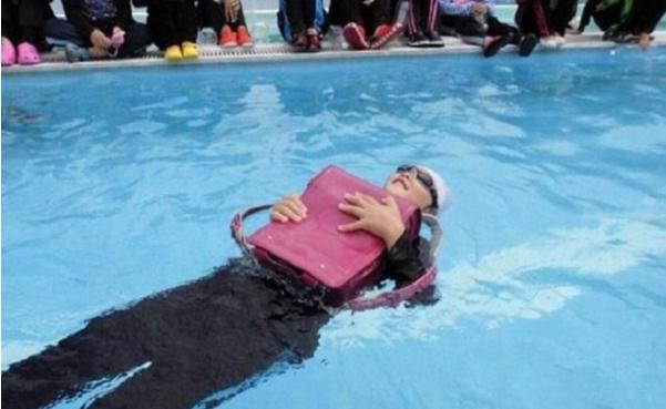 日本小学生的书包里有电脑吗,日本小学生书包里都有些啥