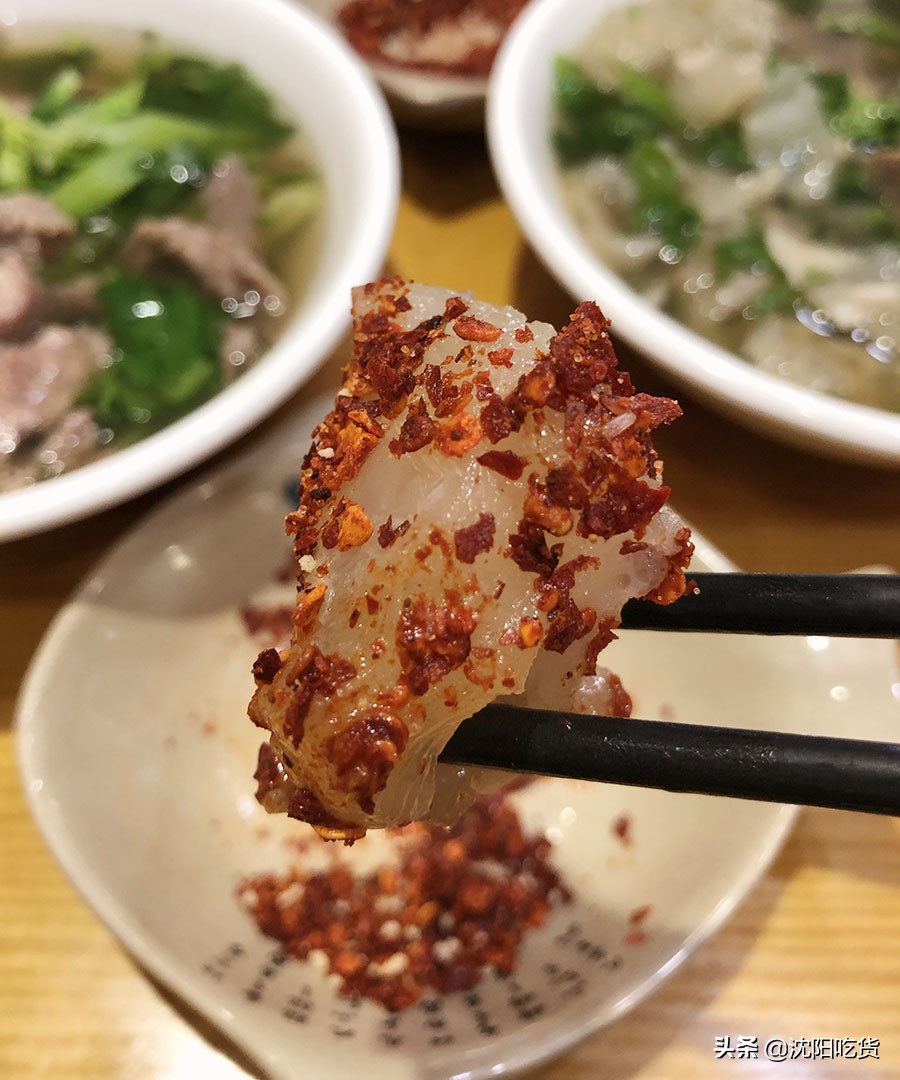 跷脚牛肉都包括啥？牛舌、腰片、脑花、蹄筋儿、脊髓、脆肠、黄喉