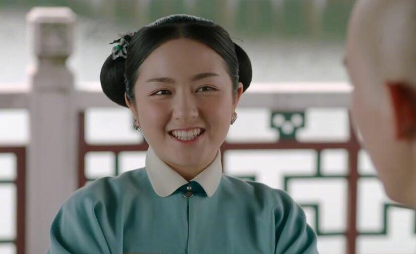 李兰迪身材消瘦格子西装率性十足,李兰迪私下穿衣搭配