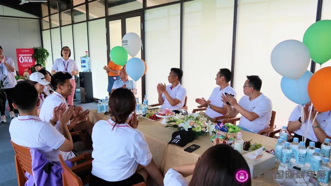 学威成都校区高尔夫团建暨乾多多体验基地挂牌仪式圆满结束