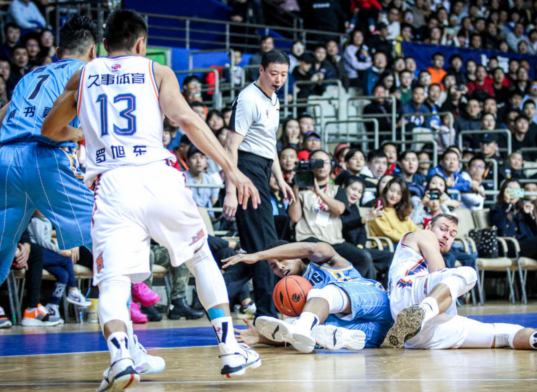 方硕违体孙铭徽犯规视频,方硕刘晓宇被禁赛对首钢的影响