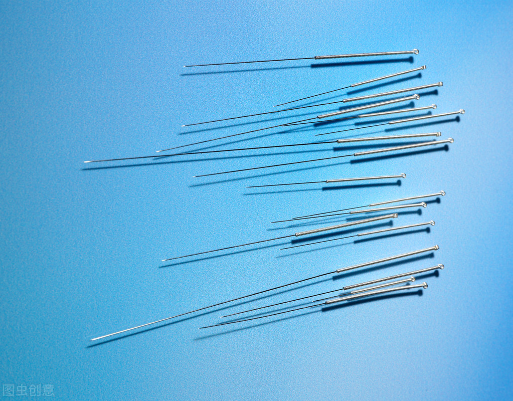 女病人颈肩部疼痛，针灸刺破肺造成气胸，却被老大夫发现另有他症