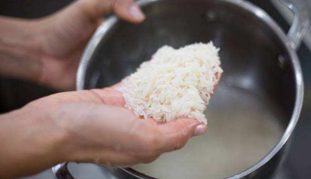 做饭粘锅怎么办？除了烹饪手法要改进，还要注意这些小技巧