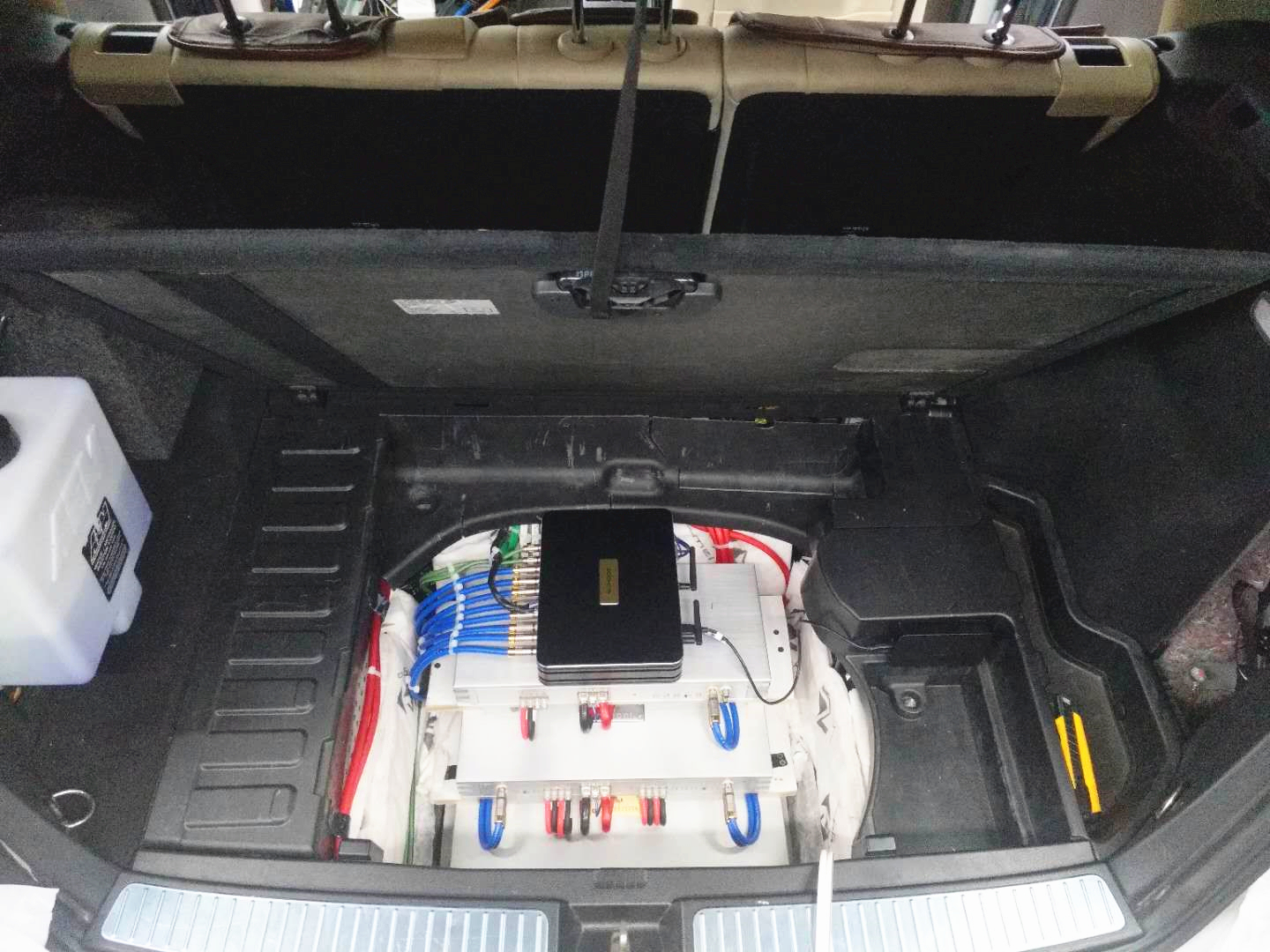 奔驰GLK重新安装布线,音质完全不一样!南京中原汽车音响改装