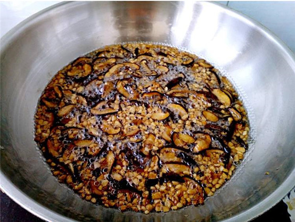 云南人爱吃的见手青,云南野生菌科普见手青