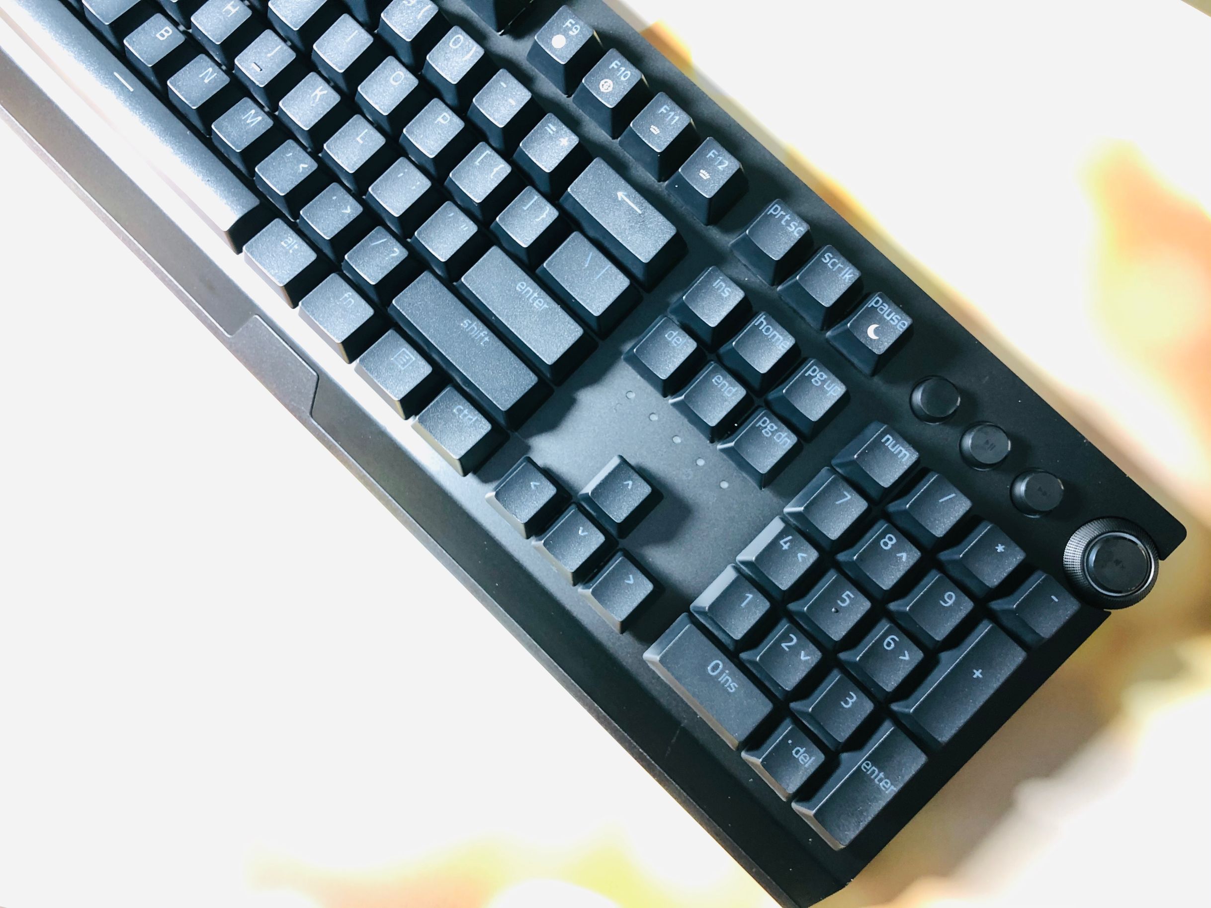 雷蛇黑寡妇v3键盘如何调节灵敏度,雷蛇黑寡妇游戏键盘测评