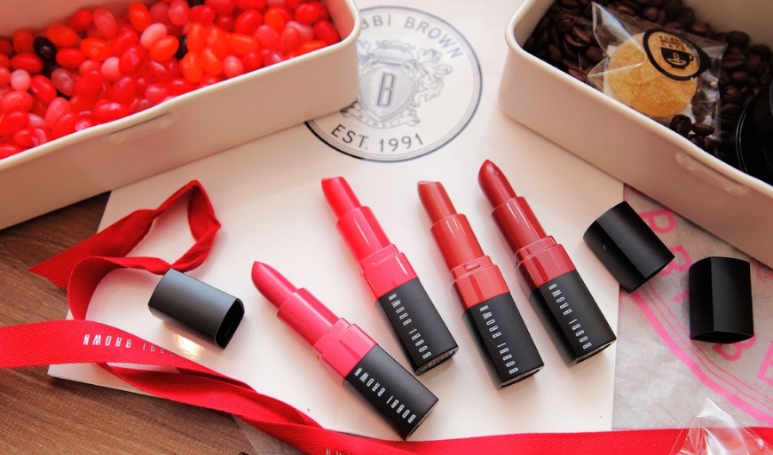 适合素颜的大牌口红豆沙奶茶色号 (哪个口红色号适合素颜又提气色)