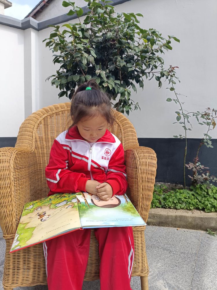 同读一本书，精彩齐绽放——汉中市实验小学“小小朗读者”王若溪