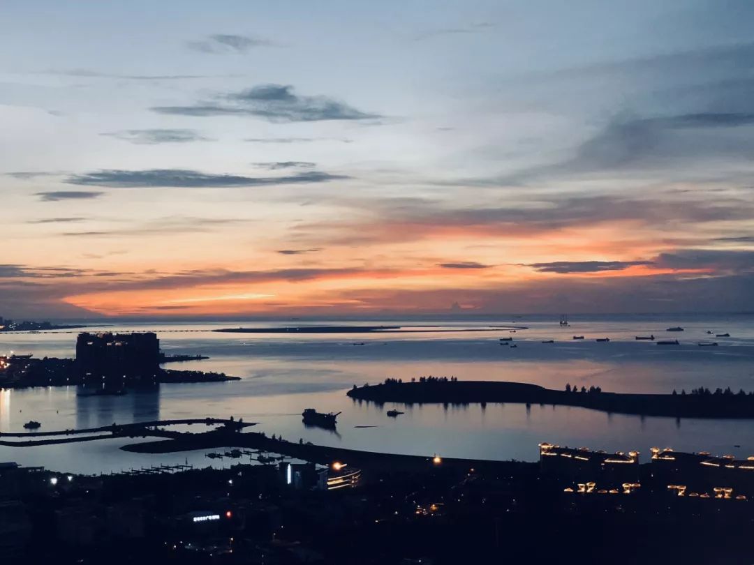 在唐阁，不止有难忘的美食体验，更有43层才能触及的海口绝美风景