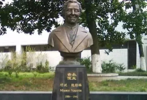 《*京大南***杀屠**》作者张纯如，不堪忍受骚扰，36岁开枪结束了生命