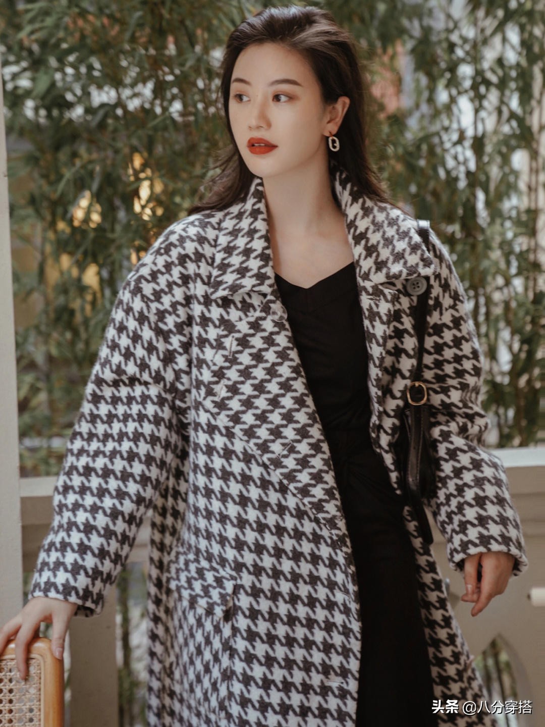 今年“千鸟格大衣”火了，建议选这几种，照穿不出错，保暖洋气
