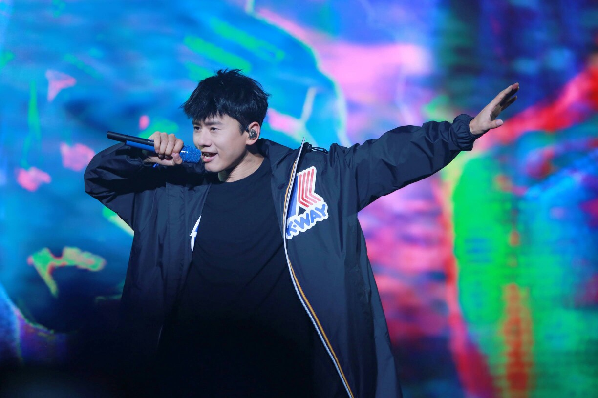 人前贵公子，人后“靠女人上位”？这5位男星，都曾被叫软饭男