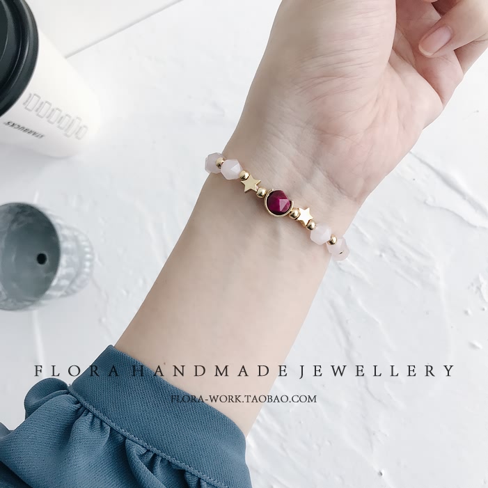 水晶手链配饰夏天必备款,秋冬水晶手链搭配图片