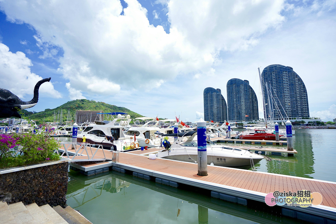 杨紫给李现分享旅游景点,现实生活中李现和杨紫到三亚旅游