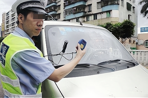 贴太阳膜会让车辆更加亮吗,车子贴太阳膜会影响清晰度吗