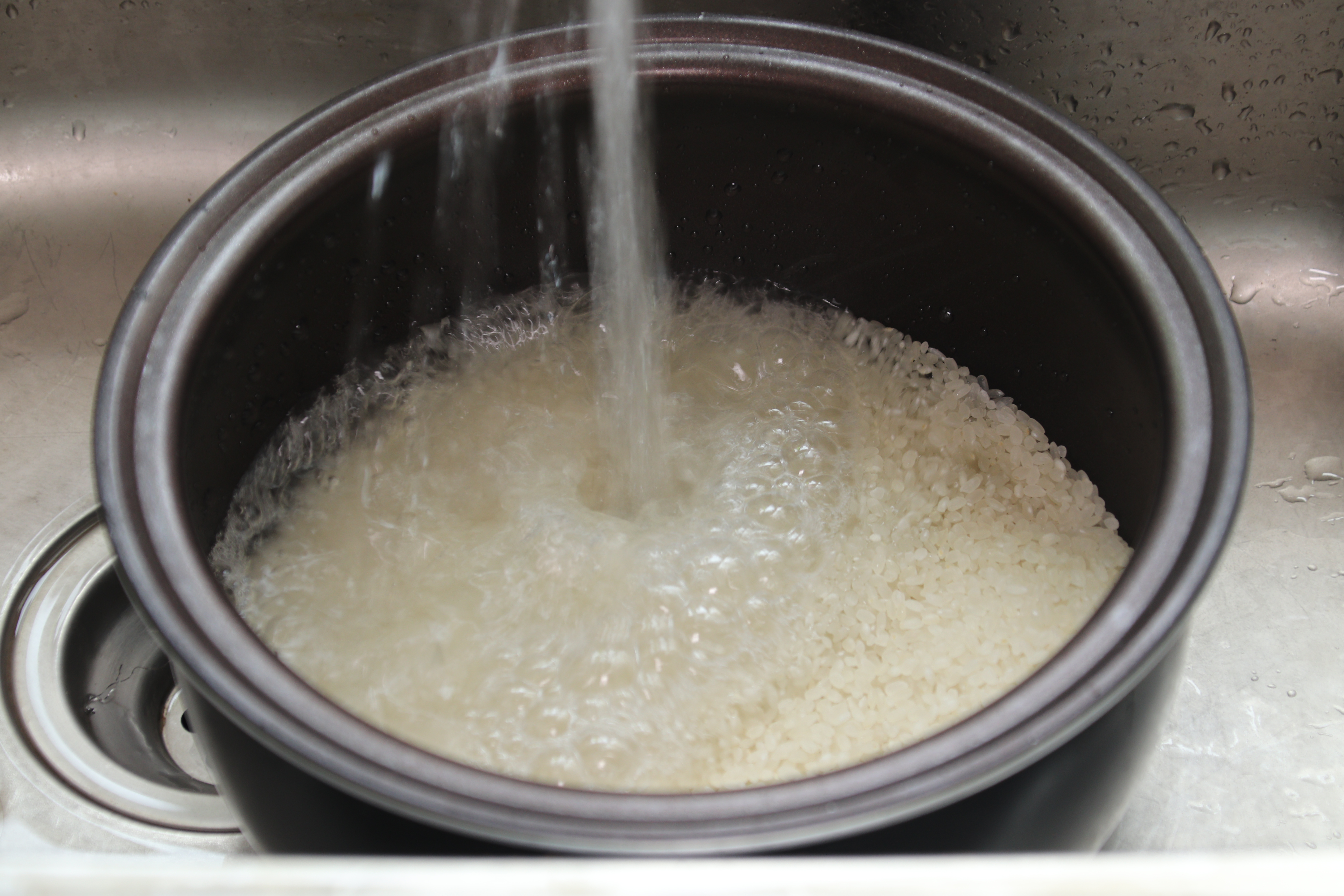 蒸米饭用肉和菜怎样好吃,热水蒸米饭一般多久能熟