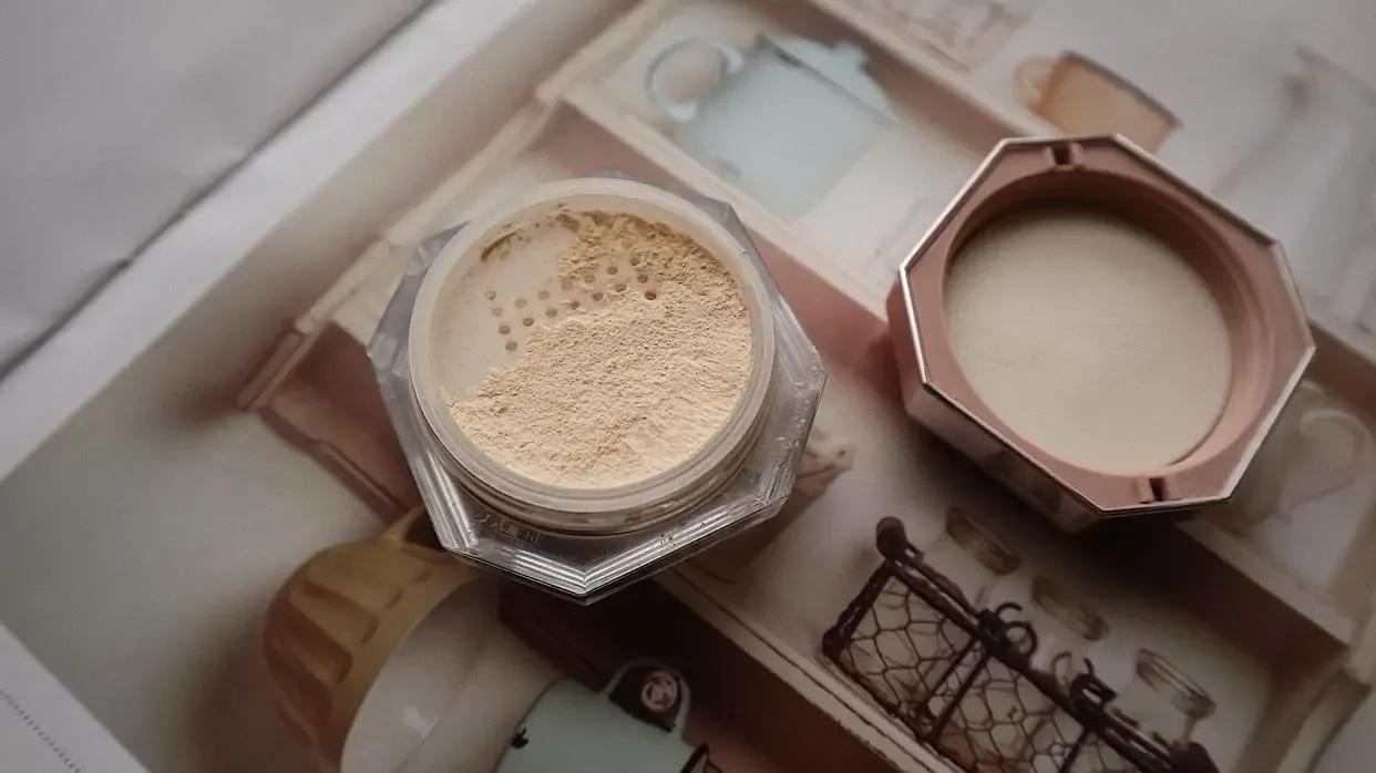 nars透蜜粉和玫珂菲散粉测评,nars定妆粉和散粉哪个好用