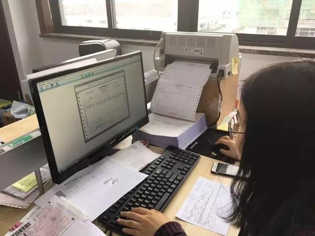 铜臭,铜臭味是摆脱不了的