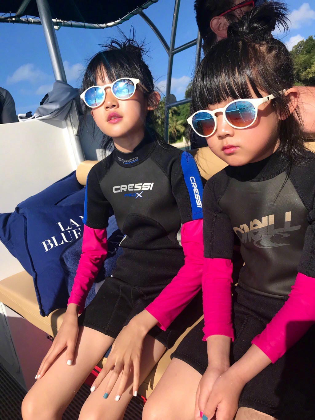 鲍蕾带两女儿出游,鲍蕾携俩女儿登大刊