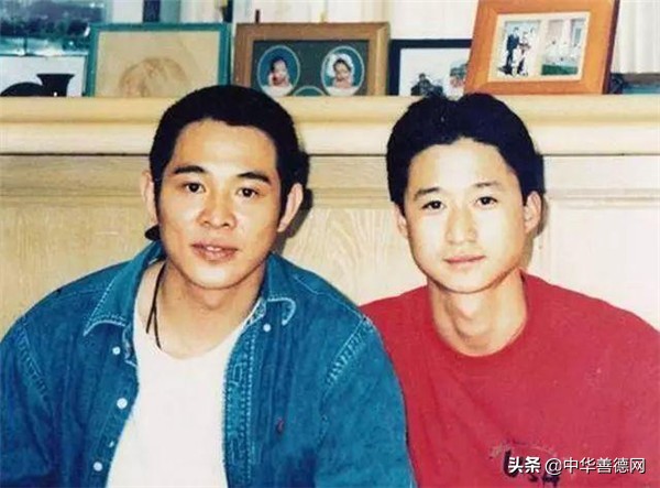 吴京回忆被父亲踹,父亲一脚踹飞儿子