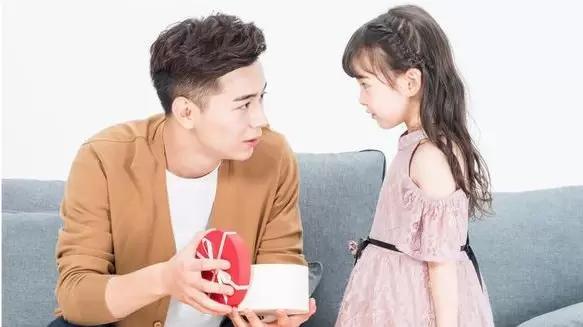 女儿越长越漂亮爸爸怀疑非亲生,女儿长得太漂亮爸爸担心