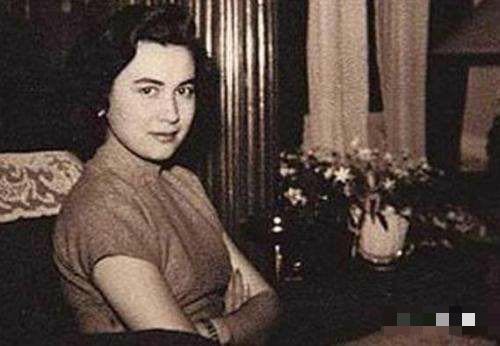 霍英东家的三房太太，为什么只有原配吕燕妮，旺夫又旺己？