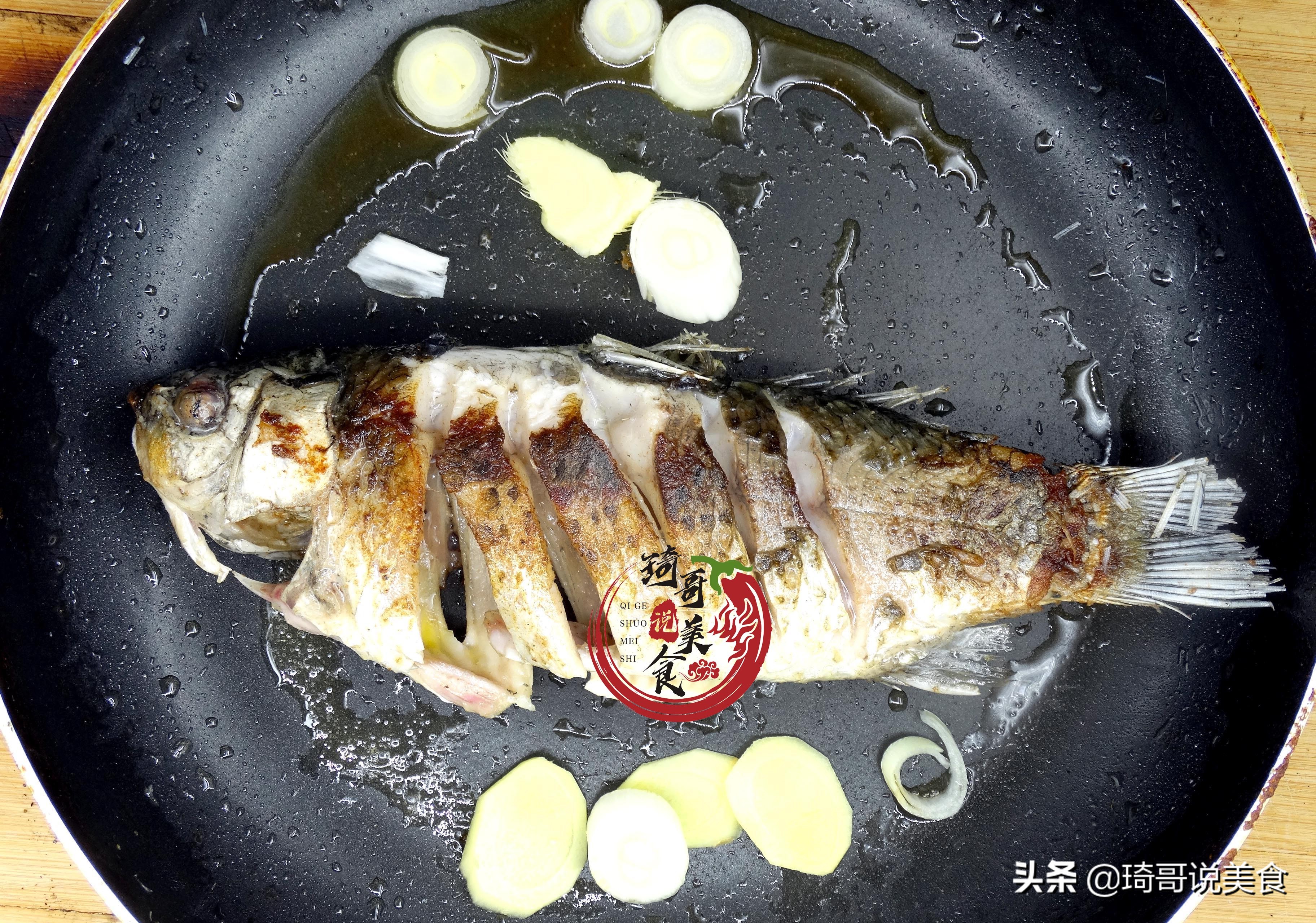 煎鱼入味又不破皮全靠这招,煎鱼不粘锅不破皮的正确做法