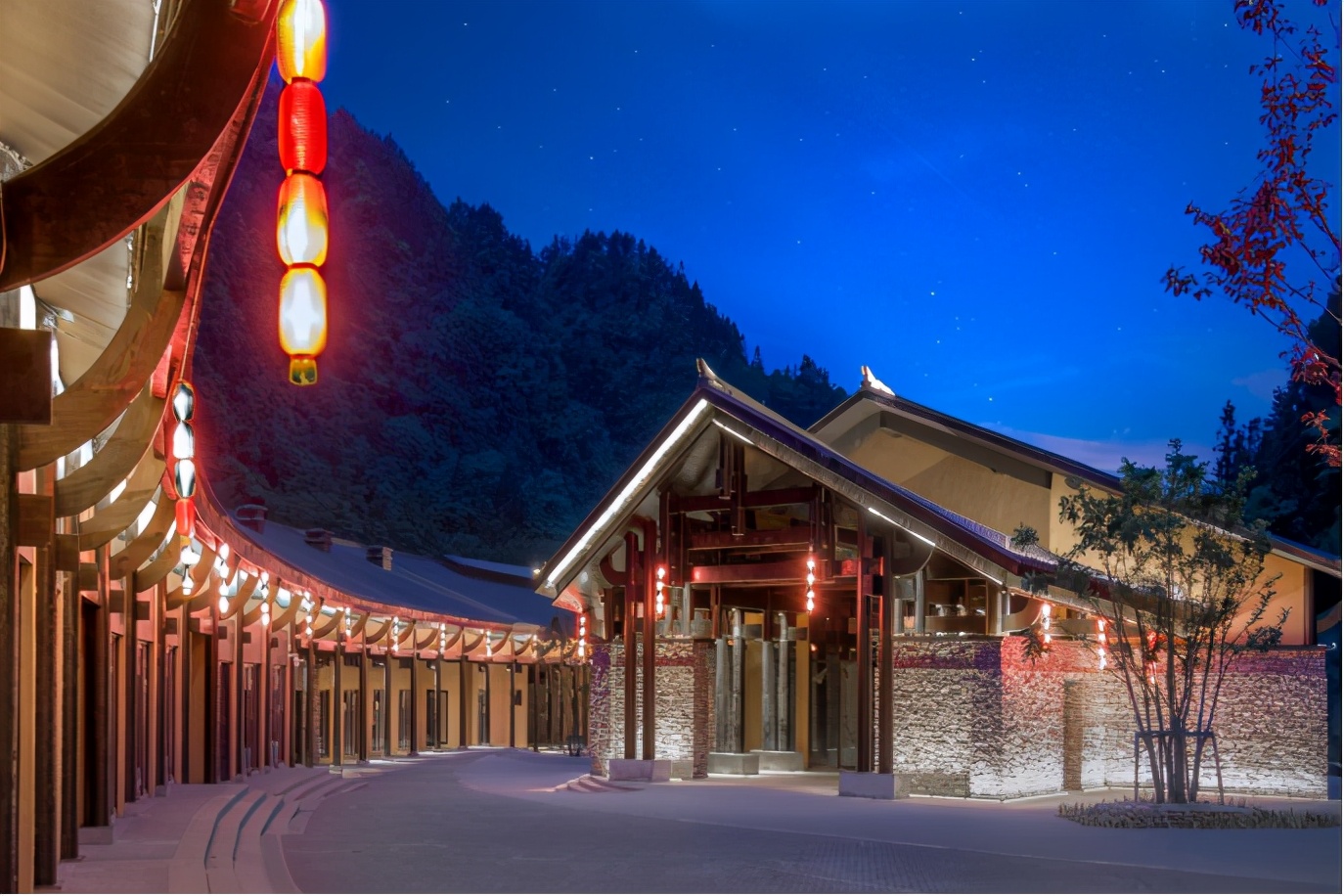 融创联合清华大学捐赠中益乡帮扶项目,探索乡村振兴长效共建模式