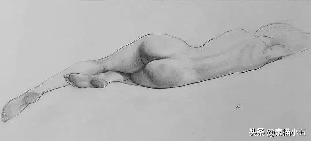 他画的素描无与伦比,他画的画栩栩如生让人拍案叫绝