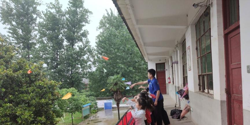 巧手折纸翩飞起，*党**史学习记心间