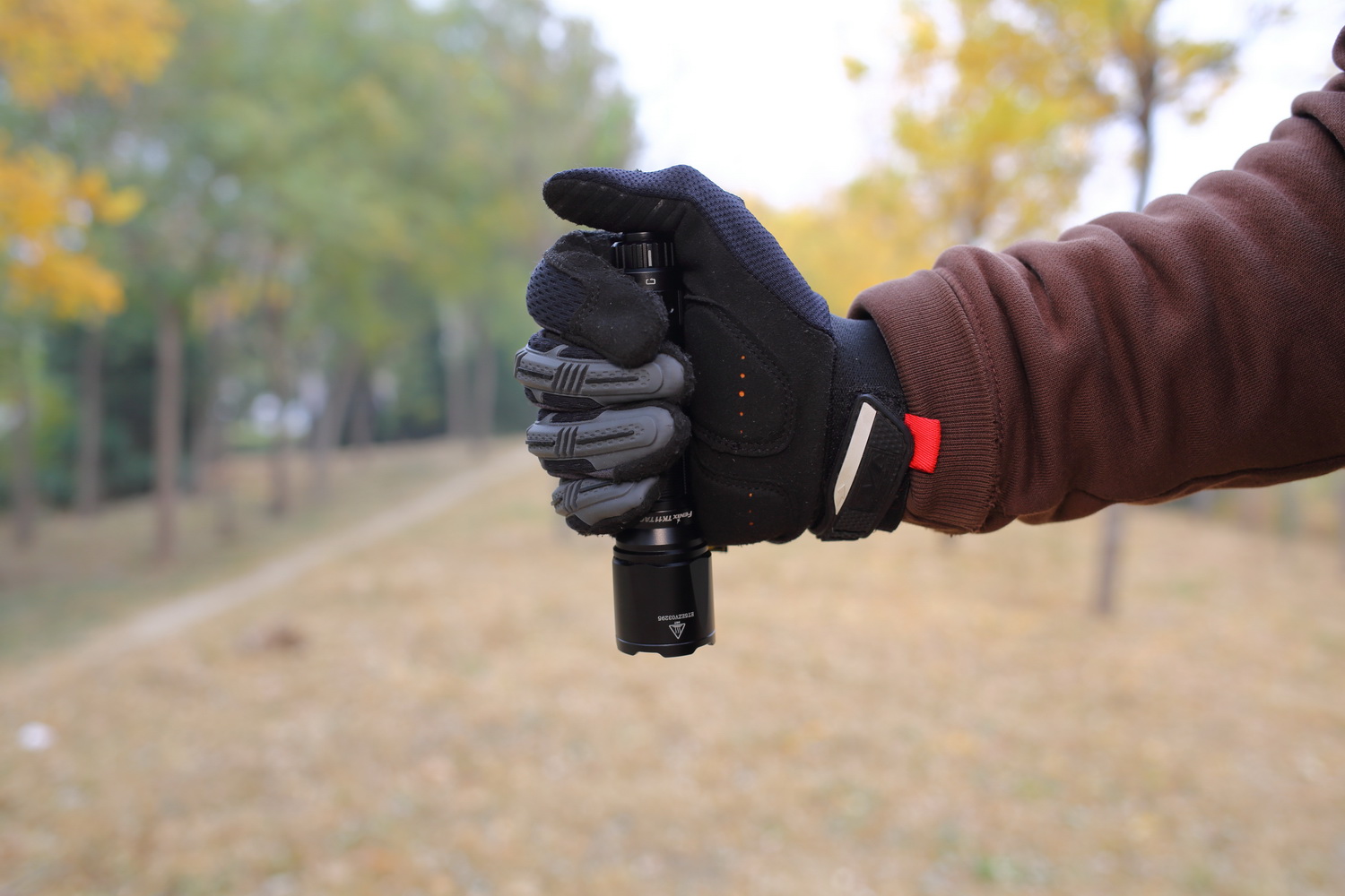 回归操作本质FENIXTK11TAC机械双模式战术电筒评测