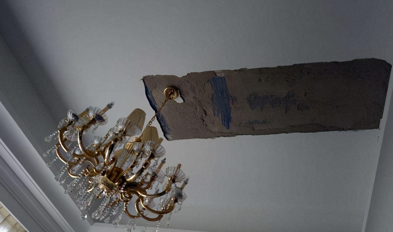 天花板为什么会掉皮,天花板掉皮可以贴什么处理