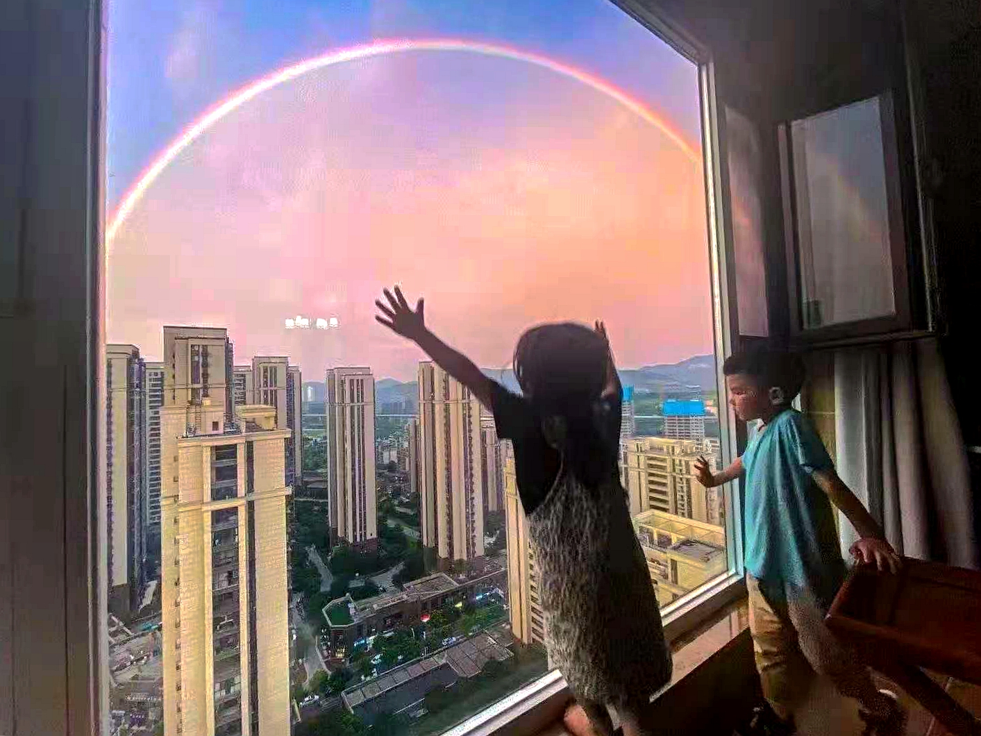 区街新闻|70多幅照片记录世茂滨江社区辖内志愿者,南京感谢你们